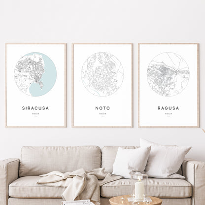 Trio d'affiches de Noto, Siracusa et Ragusa dans un salon.