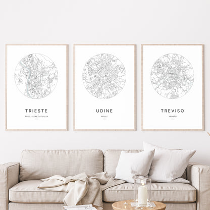 Trio d'affiches de Udine, Trieste et Treviso dans un salon.