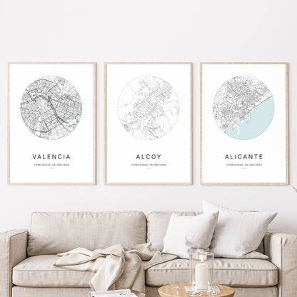 Trio d'affiches d'Alcoy, Valencia et Alicante dans un salon.
