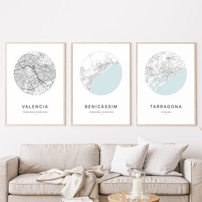 Trio d'affiches de Benicàssim, Valencia et Tarragona dans un salon.