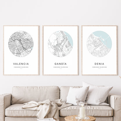 Trio d'affiches de Gandía, Valencia et Dénia dans un salon.