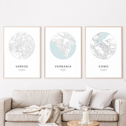 Trio d'affiches de Verbania, Varese et Como dans un salon.