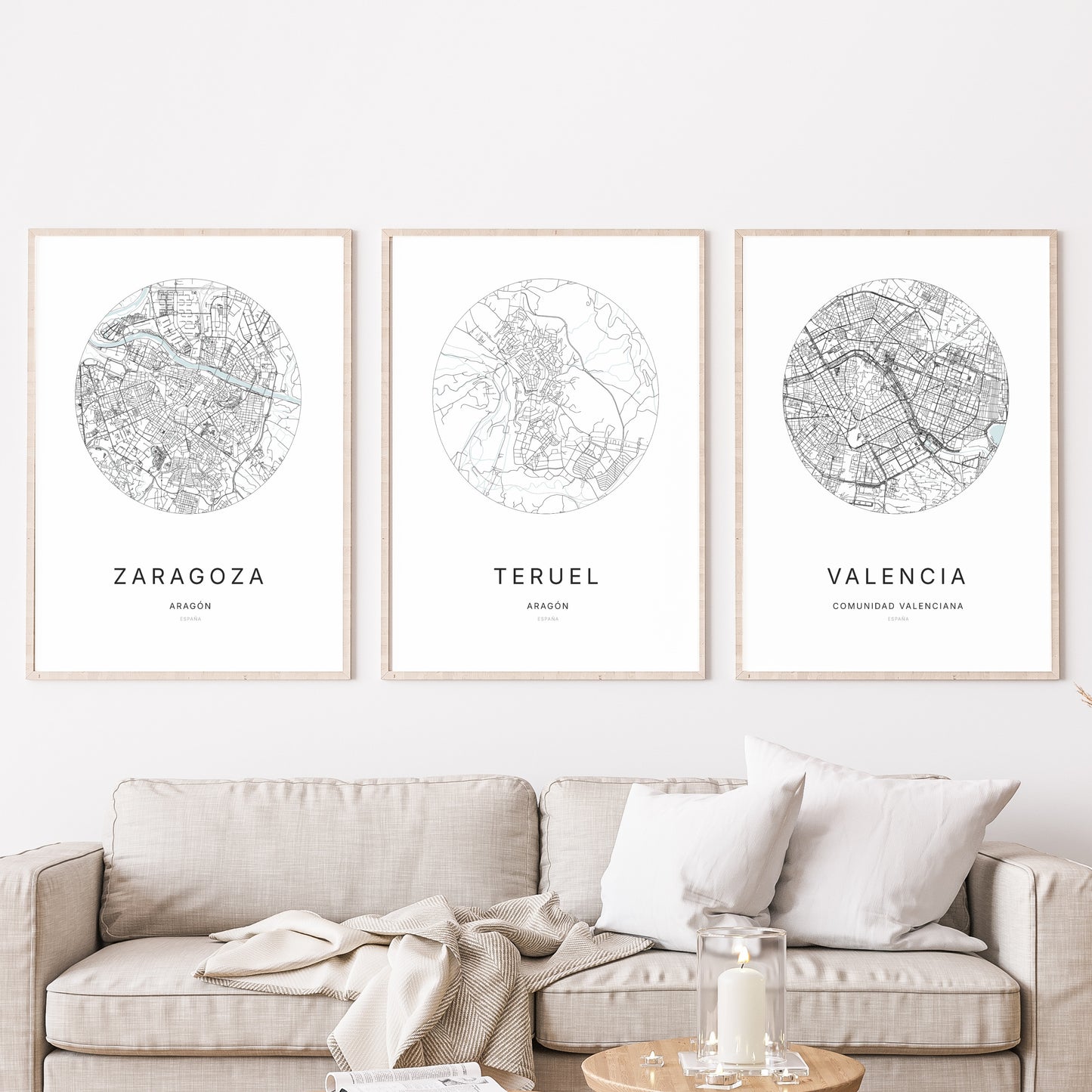 Trio d'affiches de Teruel, Zaragoza et Valencia dans un salon.