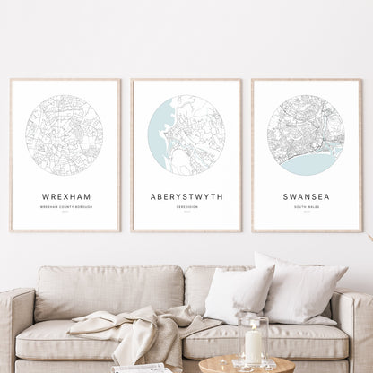 Trio d’affiches de Wrexham, Aberystwyth et Swansea dans un salon.